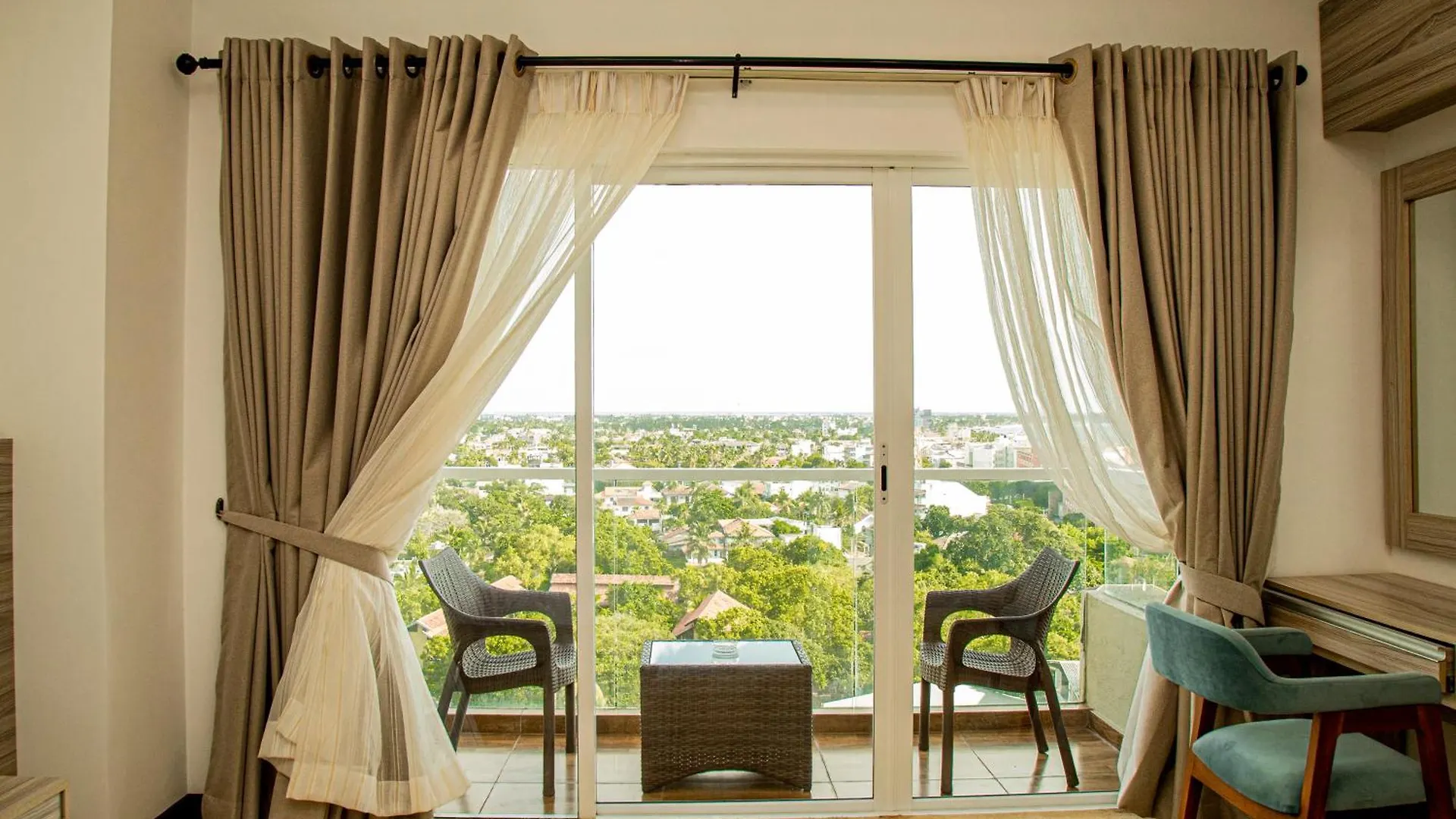 Negombo Ocean Breeze - Bliss On The Beach Luxury Apartments By Serendib Vacation