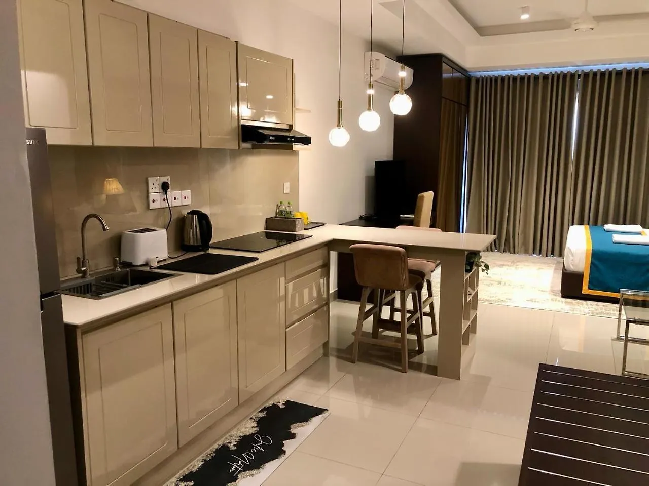 Negombo Ocean Breeze - Bliss On The Beach Luxury Apartments By Serendib Vacation 0*,  Шри-Ланка